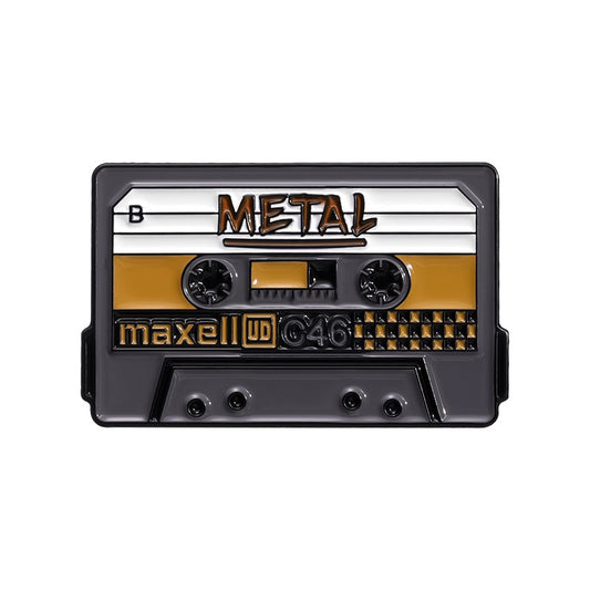 Kleiner, rechteckiger Emaille-Anstecker METAL TAPE ENAMEL PIN in Form einer Kassette von Moon Attic