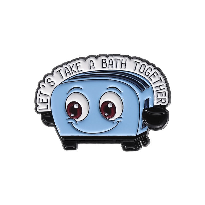 Kleiner Emaille-Anstecker TOASTER BATH ENAMEL PIN mit Pinguin Design von Moon Attic