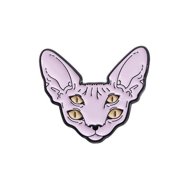 Kleiner, pinker Emaille-Anstecker SPHYNX ENAMEL PIN mit Sphinx-Katzenmotiv mit vier gelben Augen von Moon Attic