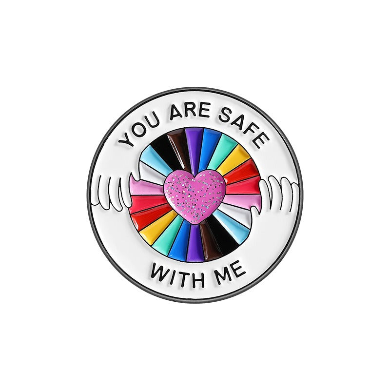 Kleiner Emaille-Anstecker SAFE WITH ME ENAMEL PIN von Moon Attic
