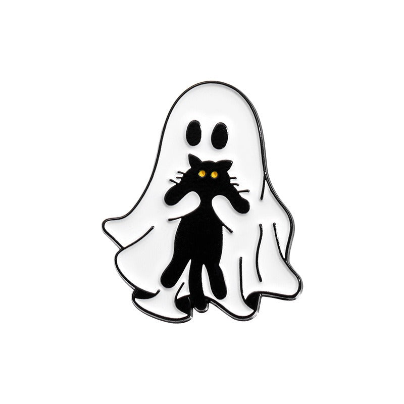 Kleiner Emaille-Anstecker GHOST CAT 2 ENAMEL PIN mit kleinem Geist, der eine schwraze Katze hält von Moon Attic