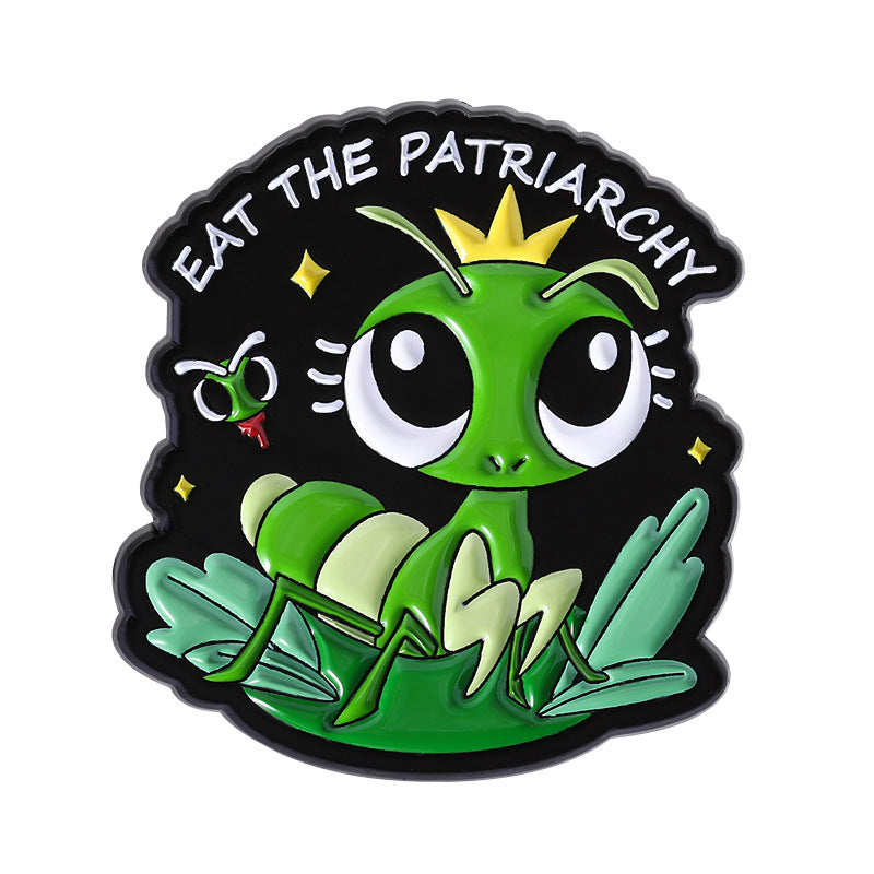 Kleiner Emaille-Anstecker EAT THE PATRIARCHY ENAMEL PIN in Form einer Gottesanbeterin von Moon Attic
