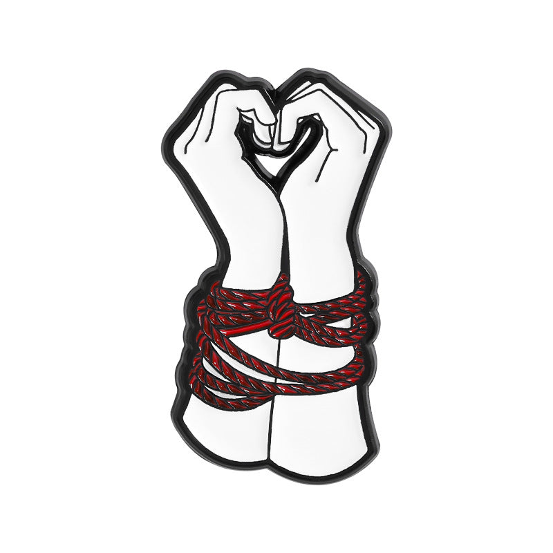 Kleiner Emaille-Anstecker BONDAGE ENAMEL PIN in Form von zwei zusammengebundenen Armen von Moon Attic