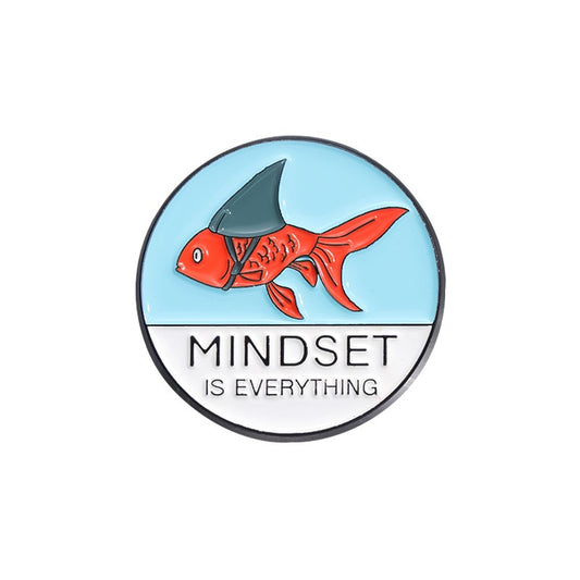 Kleiner Emaille-Anstecker MINDSET ENAMEL PIN mit Fisch Design von Moon Attic