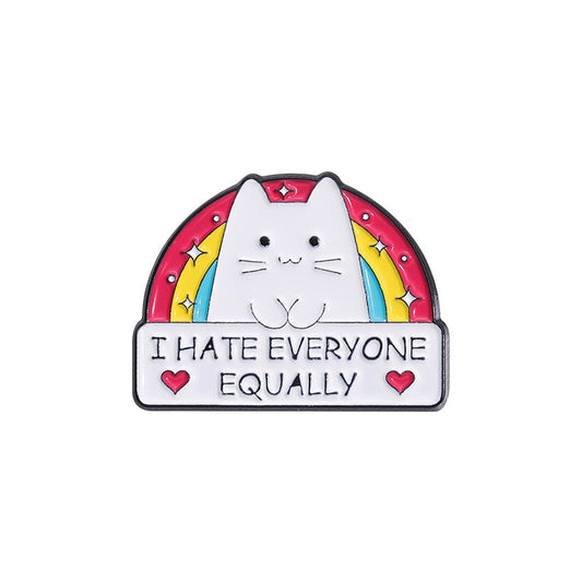 Kleiner Emaille-Anstecker HATE EQUALLY ENAMEL PIN mit Katze vor einem Regenbogen und 'I HATE EVERYONE EQUALLY' Schriftzug von Moon Attic