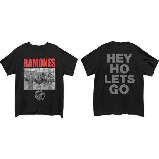 Lizensiertes Ramones Cage Photo Bandshirt mit schwarz-weißem Bandfoto auf der Vorderseite und Schriftzug 'Hey Ho Lets Go' auf der Rückseite