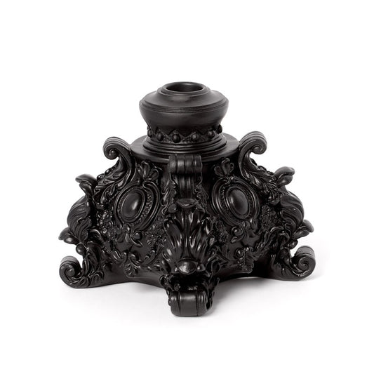 Kunstvoller Kerzenständer Rococo Candlestick aus Kunstharz mit floralem Design von Alchemy England
