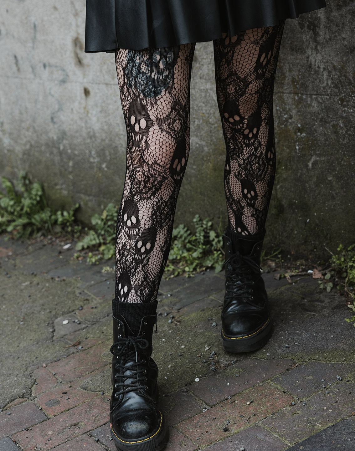 Rose Skull Net Tights Pamela Mann