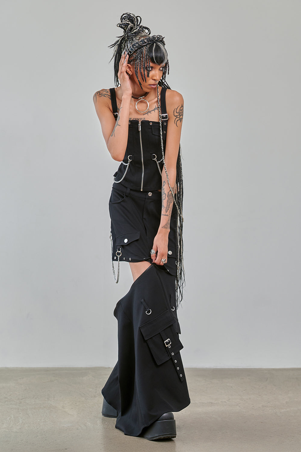 Schwarzer Rock STREET ANARCHY SKIRT mit mehreren Taschen und Zierketten und abnehmbarem Unterteil von Banned