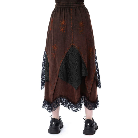 Langer, geschichteter Rock SOLEA SKIRT Red mit Stickelementen und Spitzenstoffeinsätzen von Innocent