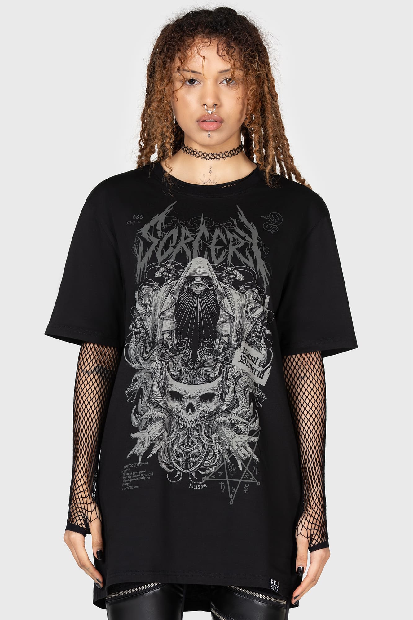 Schwarzes SORCERY T-SHIRT Killstar mit grauem, detailliertem Print von Killstar