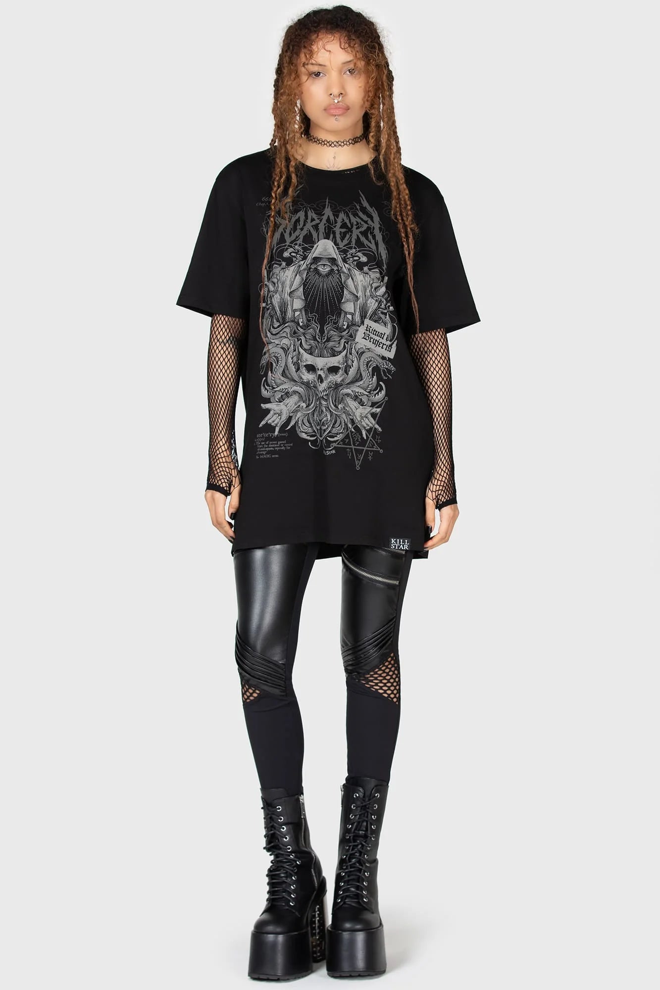 Schwarzes SORCERY T-SHIRT Killstar mit grauem, detailliertem Print von Killstar