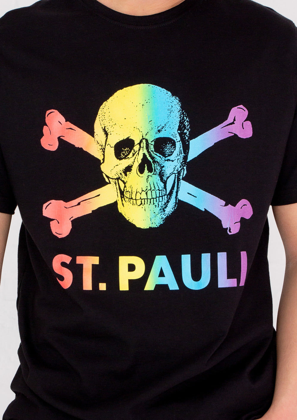 Schwarzes Shirt mit Regenbogen-Totenkopf von St.Pauli