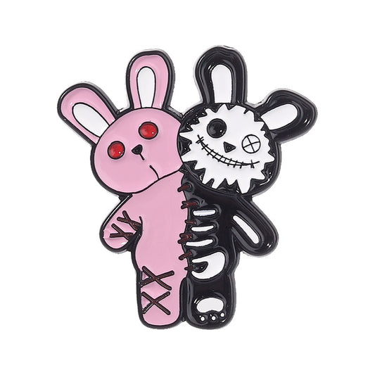 Kleiner Emaille-Anstecker SPLIT BUNNY ENAMEL PIN mit Hasendesign von Moon Attic