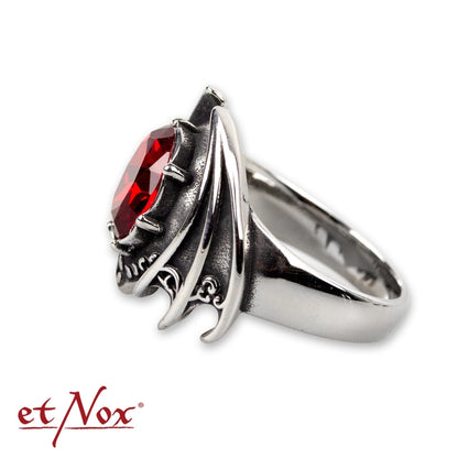 Edelstahlring Bat Wing Ring mit Fledermausflügeln und facettiertem rotem Stein von etNox