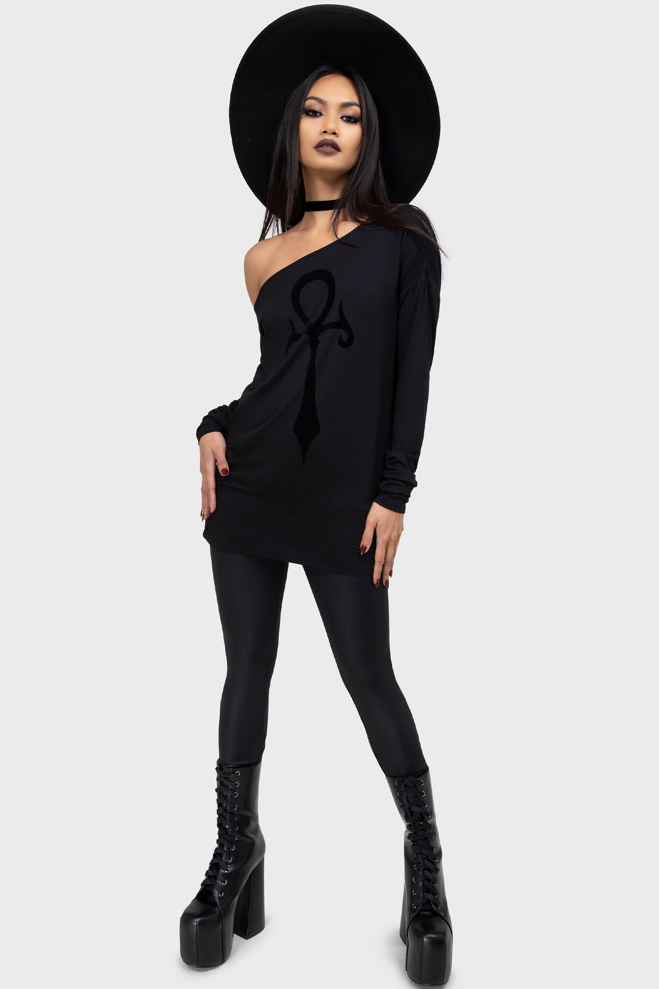 Schwarzes Langarmshirt SATANIC OMEN TOP mit großem Ankh-Print von Killstar