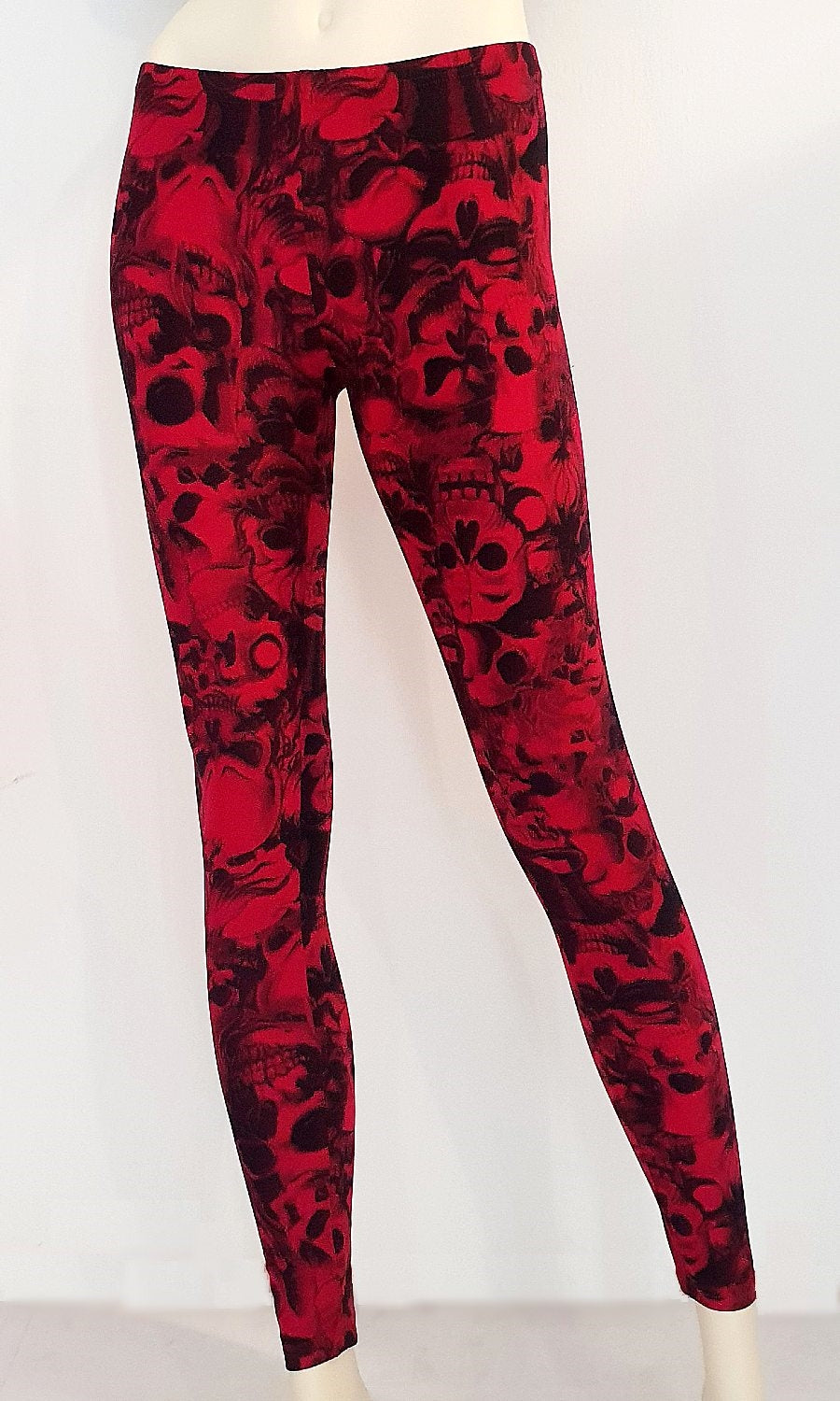 Rote Leggings Skull Leggings Red mit schwarzem Totenkopf Print von Queen of Darkness