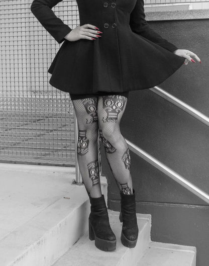 Schwarze Netzstrumpfhose Sugar Skull Net Tights mit Schädelmuster von Pamela Mann