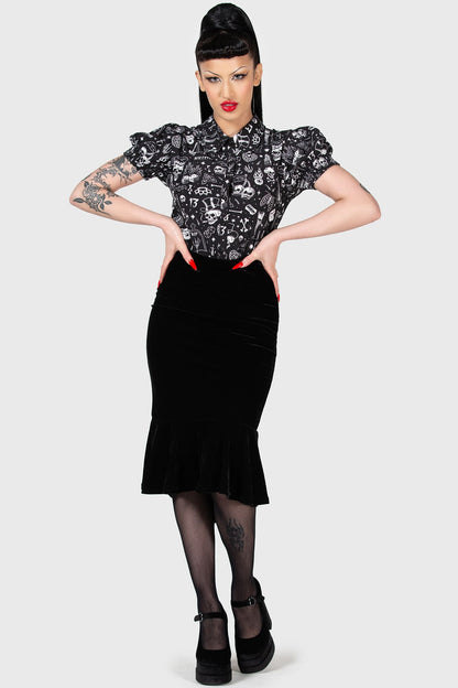 Schwarzes Shirt THE HEAT BUTTON UP TOP mit weißem, kleinen Allover-Print im Rockabilly-Style von Killstar