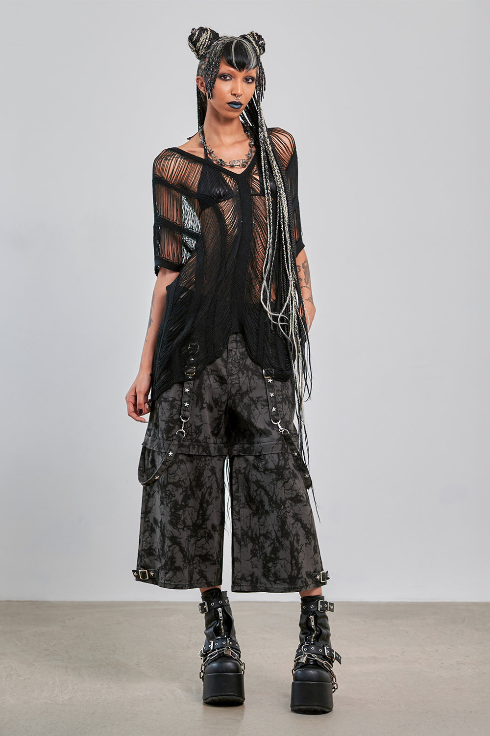 Schwarzes lockeres Oberteil MIDNIGHT THREADS TOP mit Meshstoff von Banned