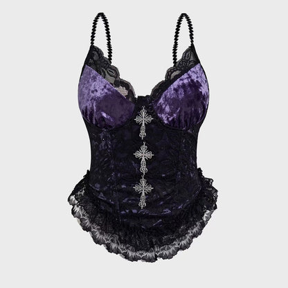 Lilafarbenes Samttop Velvet Purple Cross Top mit drei Kreuzanhängern von Moon Attic