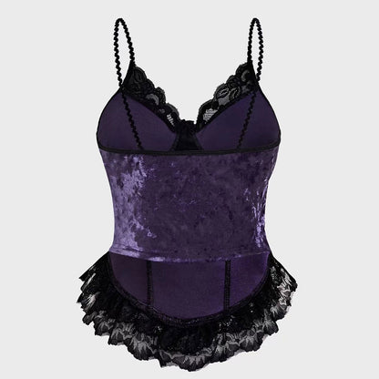 Lilafarbenes Samttop Velvet Purple Cross Top mit drei Kreuzanhängern von Moon Attic