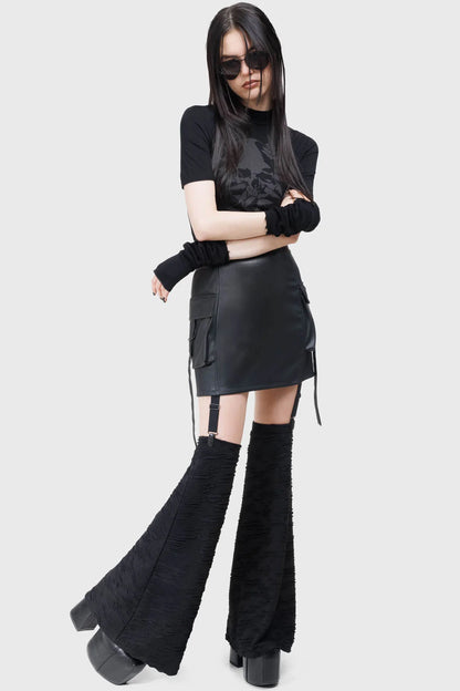 Schwarzer Minirock VENOMYST SKIRT aus Kunstleder mit abnehmbaren Beinwärmern aus Distressed-Stoff von Killstar