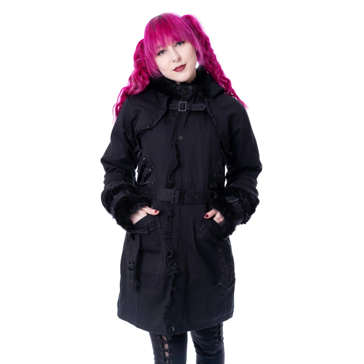 Lange schwarze Jacke VESPERIS JACKET mit veganem Fellbesatz und Schnürrung am Rücken von Poizen Industries
