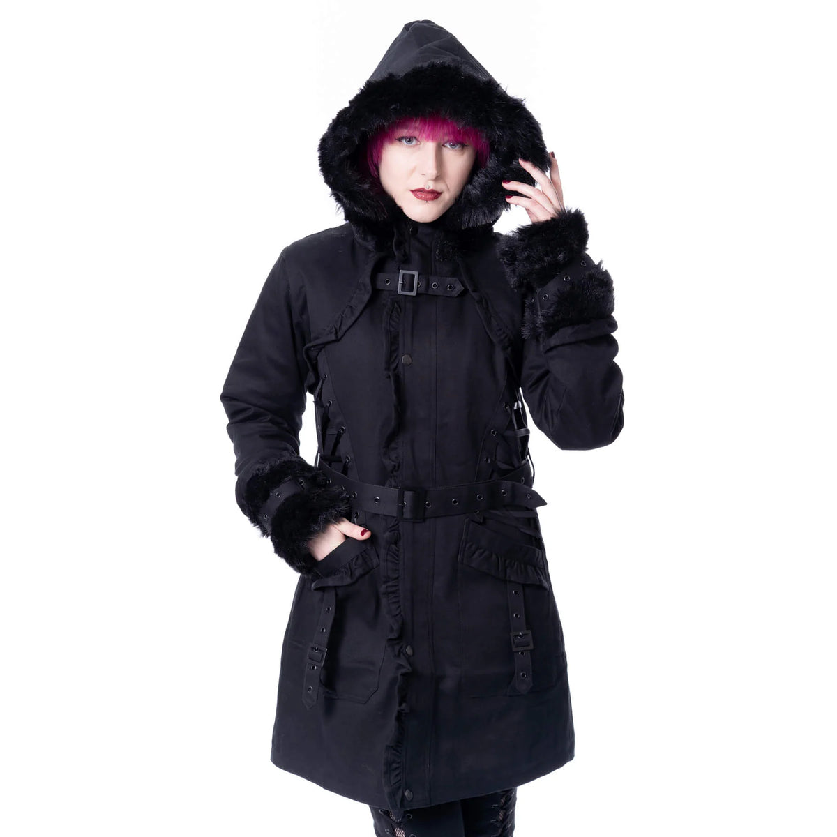 Lange schwarze Jacke VESPERIS JACKET mit veganem Fellbesatz und Schnürrung am Rücken von Poizen Industries