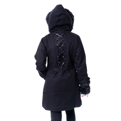 Lange schwarze Jacke VESPERIS JACKET mit veganem Fellbesatz und Schnürrung am Rücken von Poizen Industries