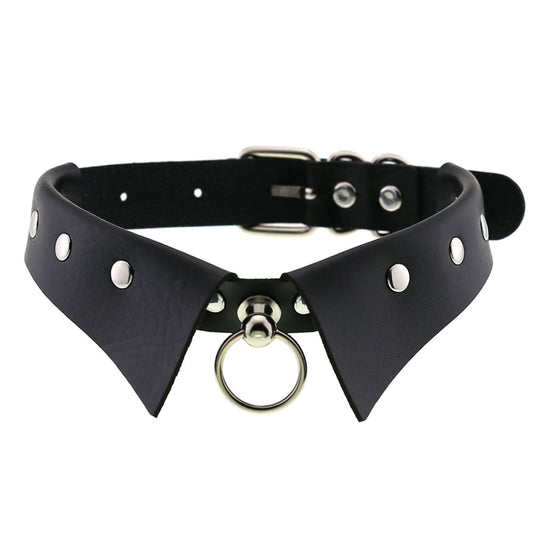 Wide choker with a centrally placed ring