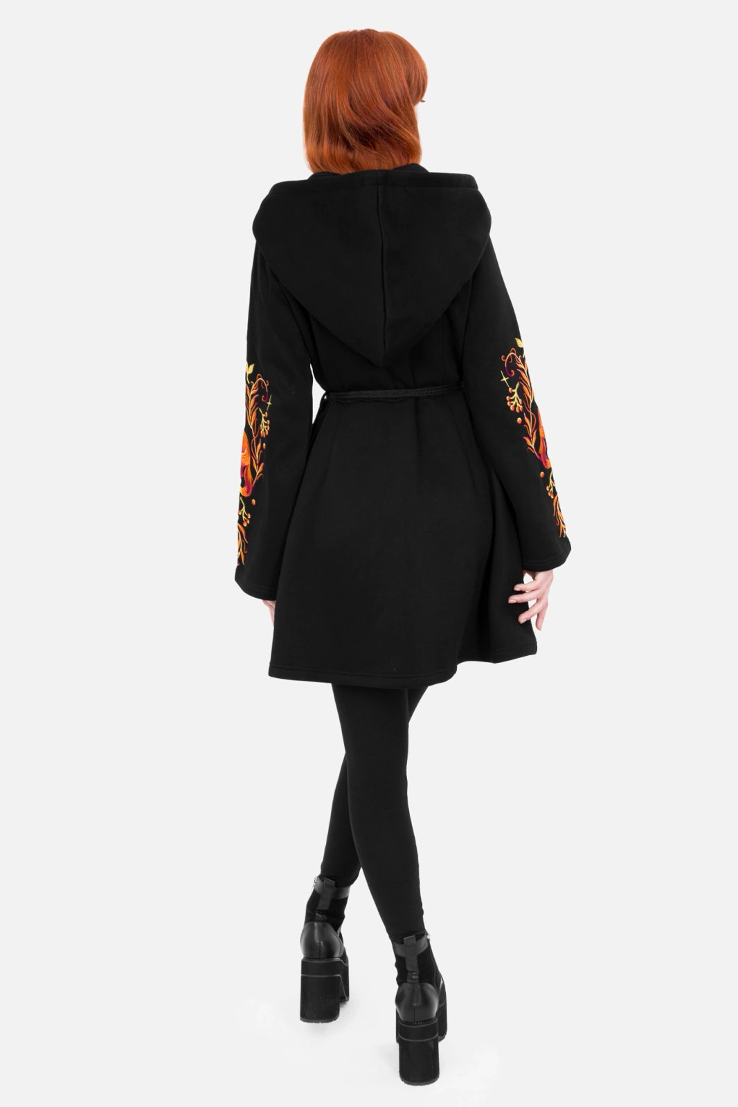 Schwarze Mantel VULPINE HOOD mit Fuchsstickerei von Restyle