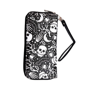 Großes, schwarzes Portemonnaie CRAZY SKULL WALLET mit Allover-Print von Moon Attic
