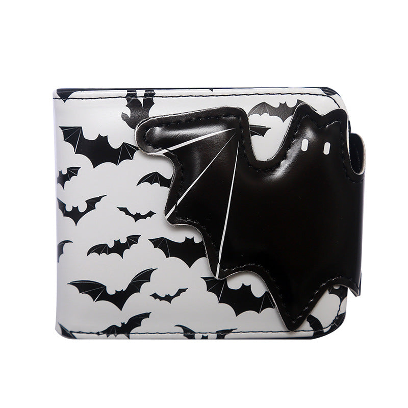 Weißes, kleines Portemonnaie SMALL BATS WALLET White mit schwarzem Fledermausprint, sowie schwarzem Fledermausverschluss von Moon Attic