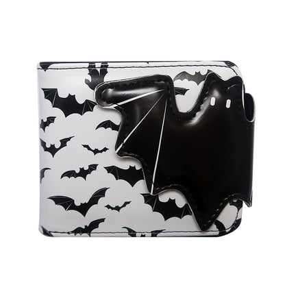 Weißes, kleines Portemonnaie SMALL BATS WALLET White mit schwarzem Fledermausprint, sowie schwarzem Fledermausverschluss von Moon Attic