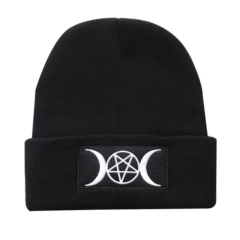 Schwarze Mütze BEANIE 'TRIPLE MOON' mit Pentagramprint von Moon Attic