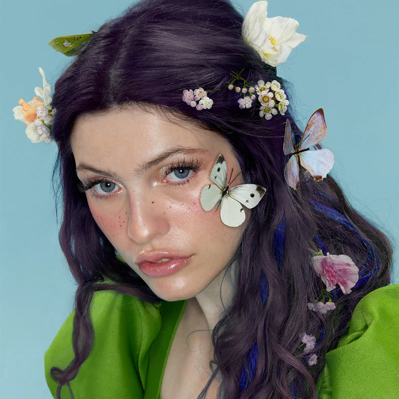 semi-permanente Haartönung WITCHES DELIGHT in dem Farbton Grau-Violet von Arctic Fox