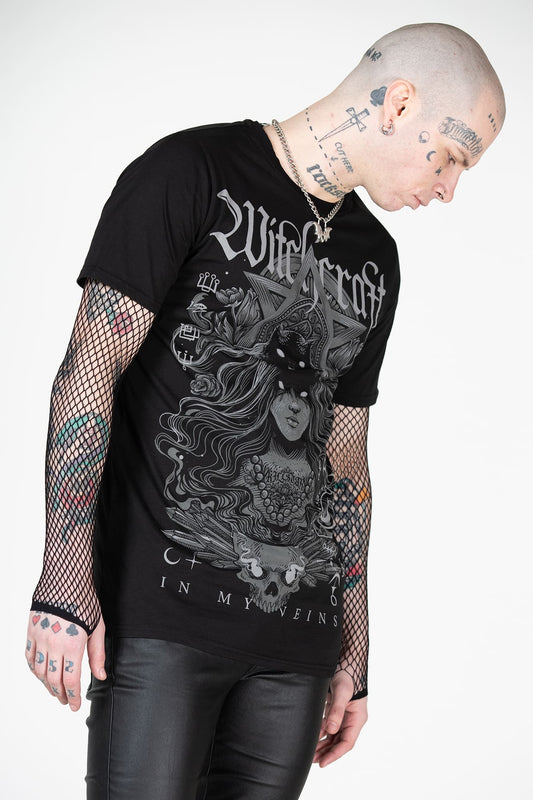 Schwarzes WITCHING T-SHIRT mit grauem Hexen- und Totenkopfprint in detailliertem Design von Killstar