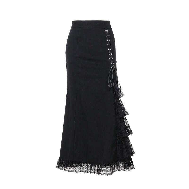 Schwarzer, langer Rock LACING SKIRT mit seitlicher Schnürung und Spitzendetails von Moon Attic