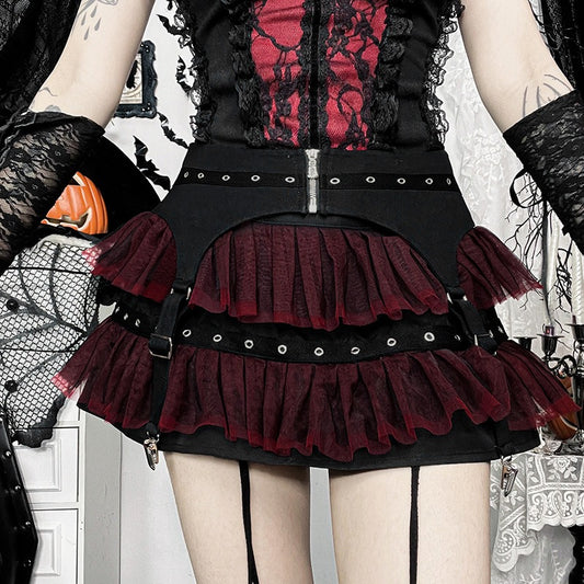 Rot-schwarzer Rock BLOOD MOON BALLET SKIRT mit Tüllelementen und Ösen von Moon Attic