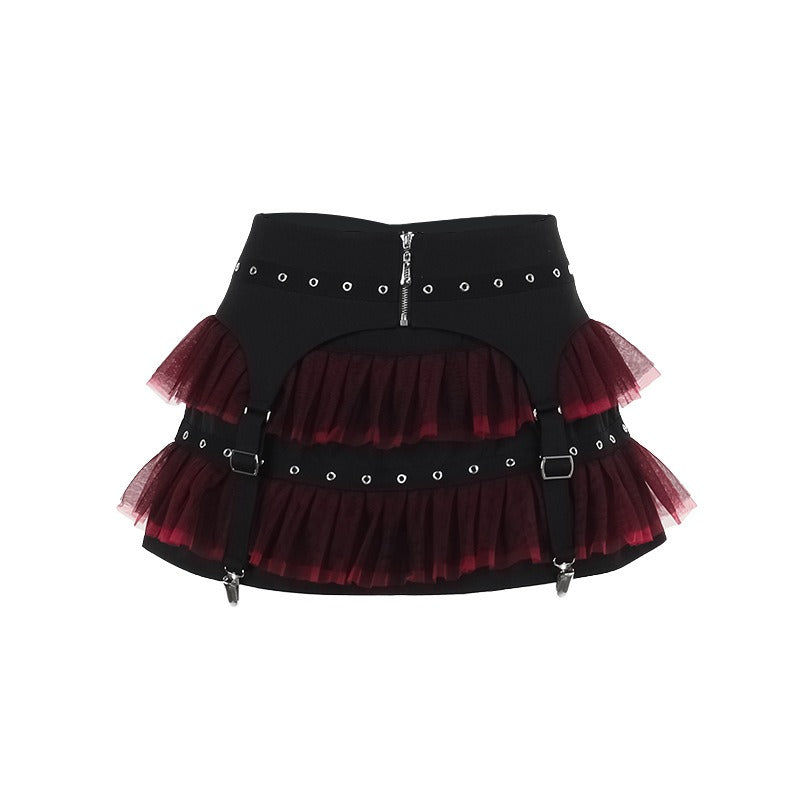 Rot-schwarzer Rock BLOOD MOON BALLET SKIRT mit Tüllelementen und Ösen von Moon Attic