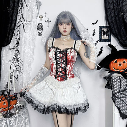 Weiß/Schwarzes Oberteil Bloody Mary Top mit Spitzenelementen und Blutspritzerdesign von Moon Attic