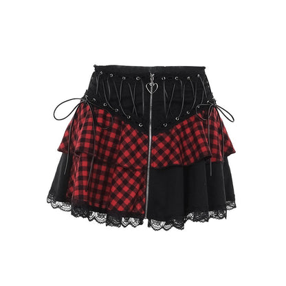 Rot-schwarz-karierter, kurzer Rock CHECKERED RED SKIRT mit Zierschnürung und Reißverschluss von Moon Attic