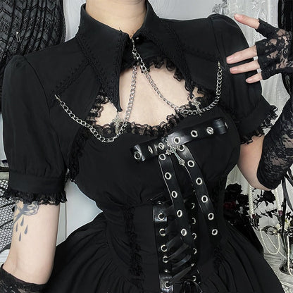 Schwarzer Bolero The Shy Girl Bolero mit Zierketten und Kreuzanhängern an der Vorderseite von Moon Attic