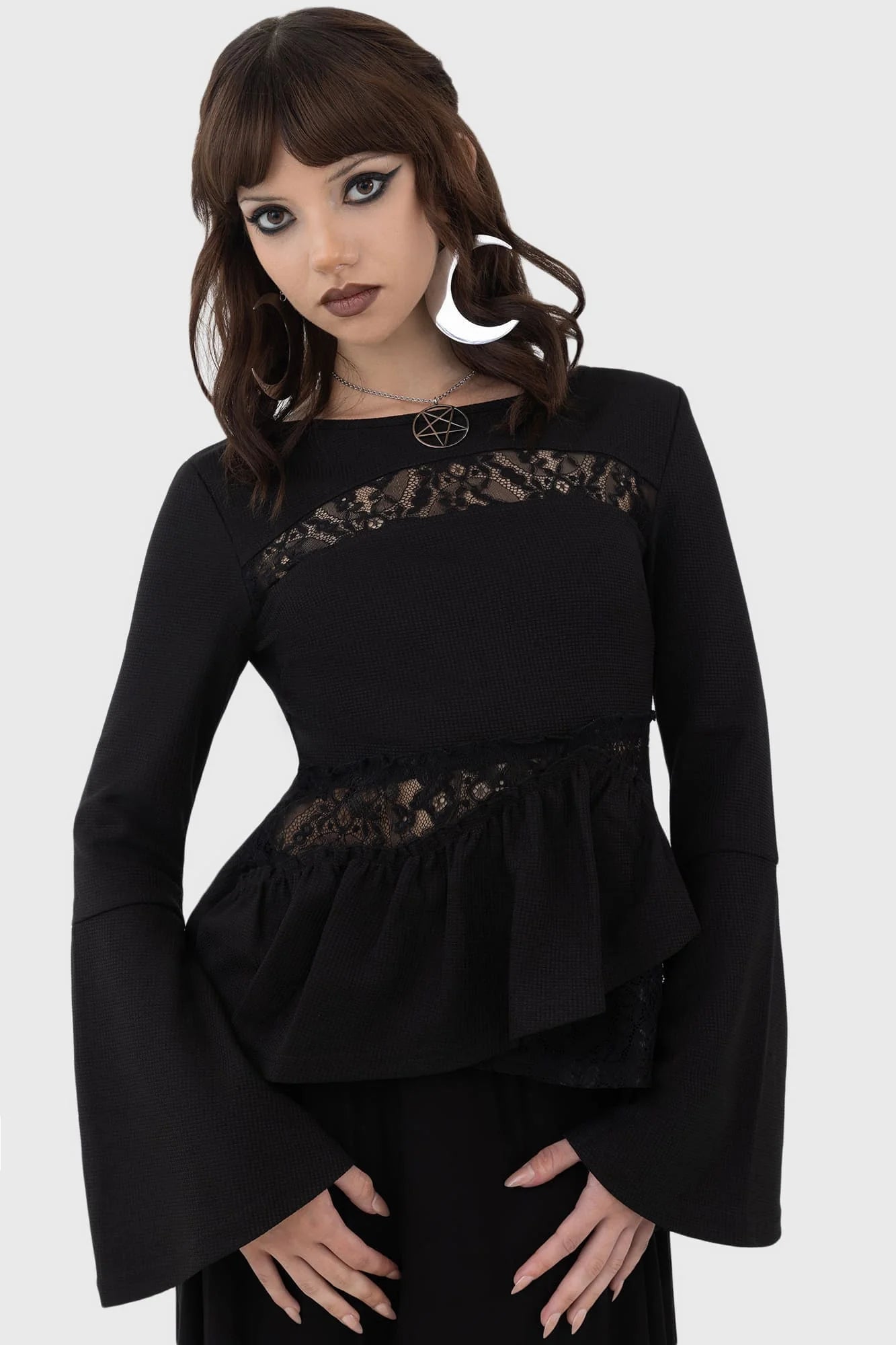 Schwarzes, langärmliges Oberteil YOHANA BLOUSE mit Spitzeneinsätzen von Killstar