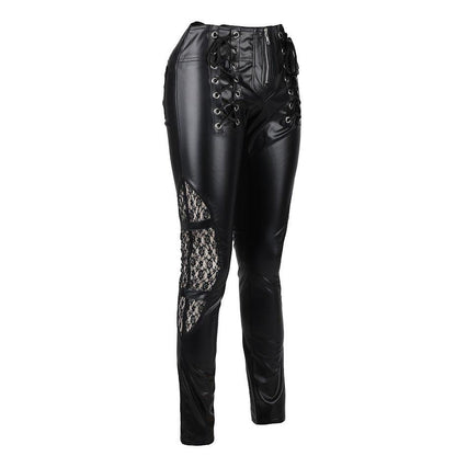 Schwarze, enge Kunstlederhose Eye Pants Wetlook mit Spitzeneinsätzen und Zierschnürung von Black Pistol