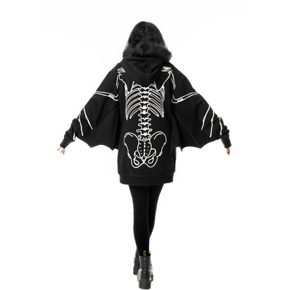 Schwarze Sweatshirtjacke ANATOMY BAT HOOD mit Fledermausflügeln an den Armen und Knochenprint von Heartless