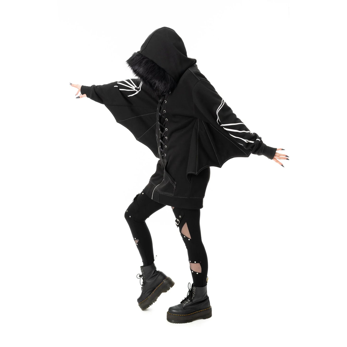 Schwarze Sweatshirtjacke ANATOMY BAT HOOD mit Fledermausflügeln an den Armen und Knochenprint von Heartless