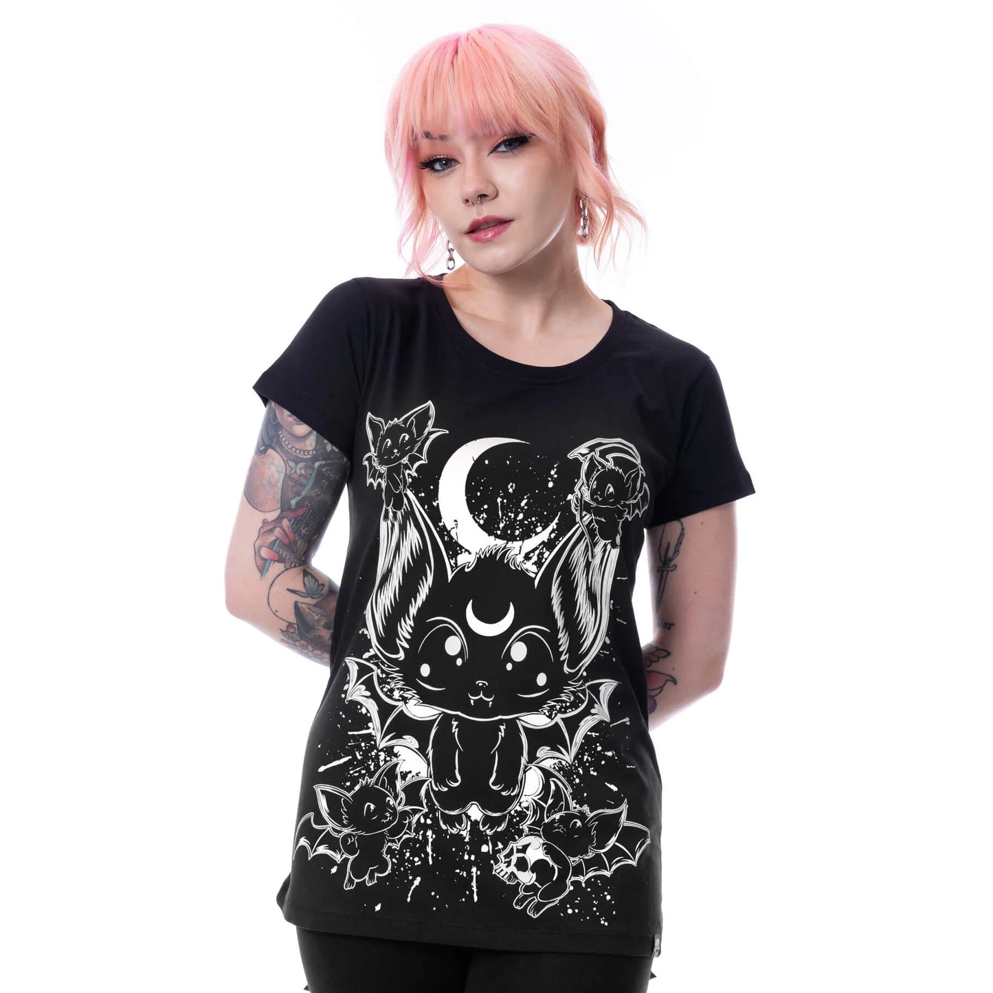 Schwarz-weißes Oberteil BABY BATS T SHIRT mit Fledermaus- und Mondprint von Cupcake Cult