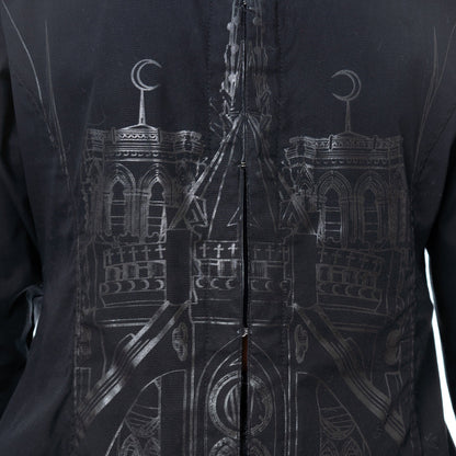 Schwarzes Oberteil BASILICA SHIRT mit Kathedralenprint und Zierschnürung am Rücken von Vixxsin